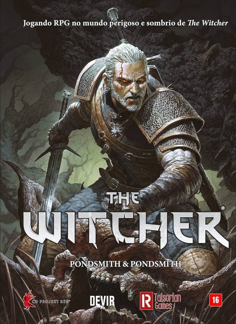 Capa do RPG de Witcher com uma ilustração de Geralt com o mesmo visual do jogo witcher 3, ele veste uma armadura leve e segura uma espada na sua mão direita enquanto outra repousa na bainha em suas costas. Ele está sobre uma criatura morta com chifres. Sua pose é de combate, com uma expressão atenta no que parece ser uma floresta com árvores retorcidas. Há o texto na capa: Jogando RPG no mundo perigoso e sombrio de The Witcher.
